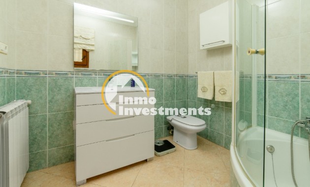 Resale - Villa - Los Altos