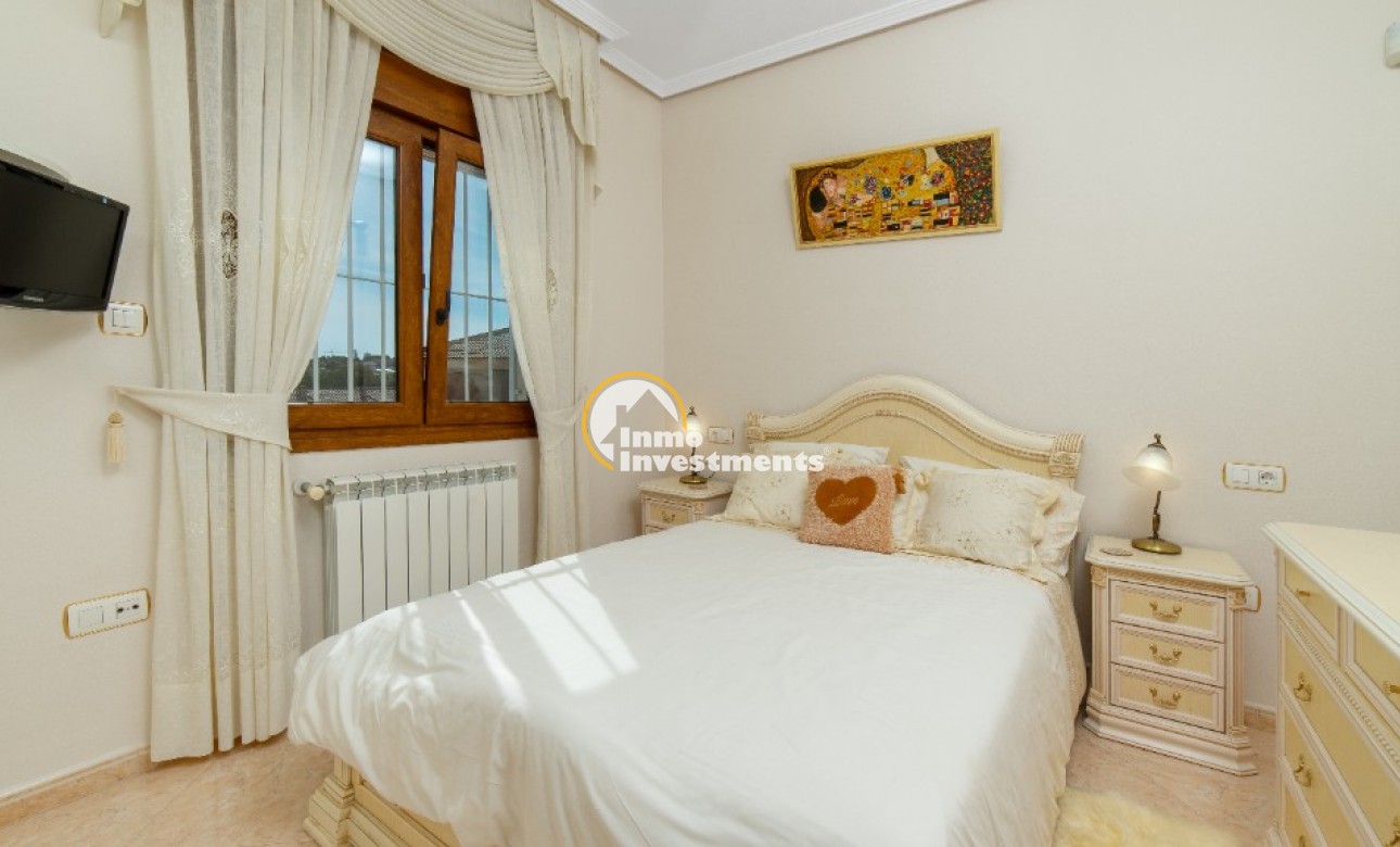 Resale - Villa - Los Altos