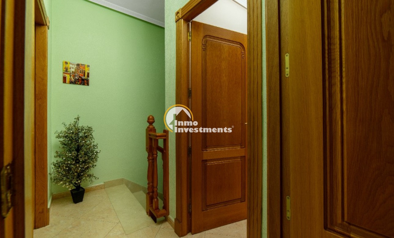 Resale - Villa - Los Altos