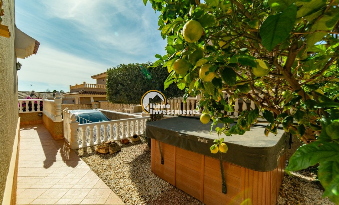 Resale - Villa - Los Altos