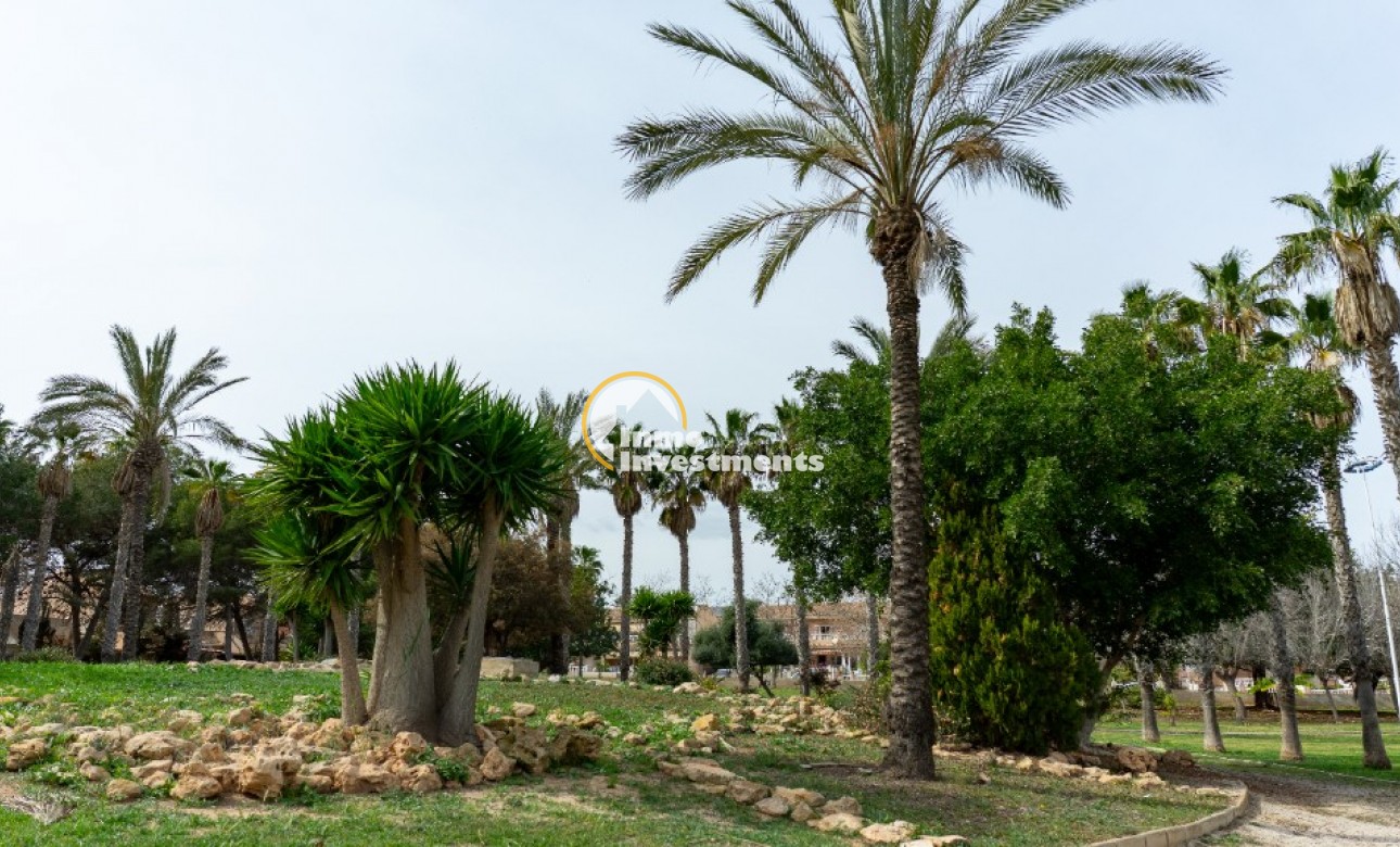 Resale - Villa - Los Altos