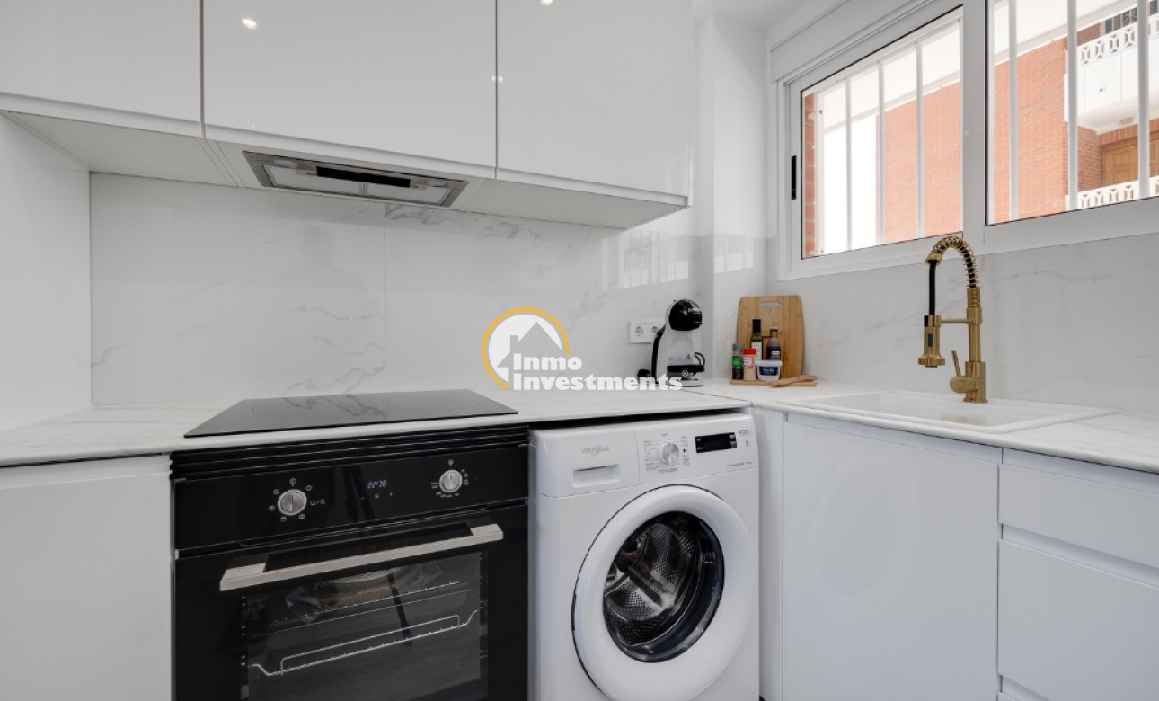 Resale - Apartment - Punta Prima - Beachside