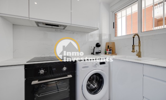 Resale - Apartment - Punta Prima - Beachside