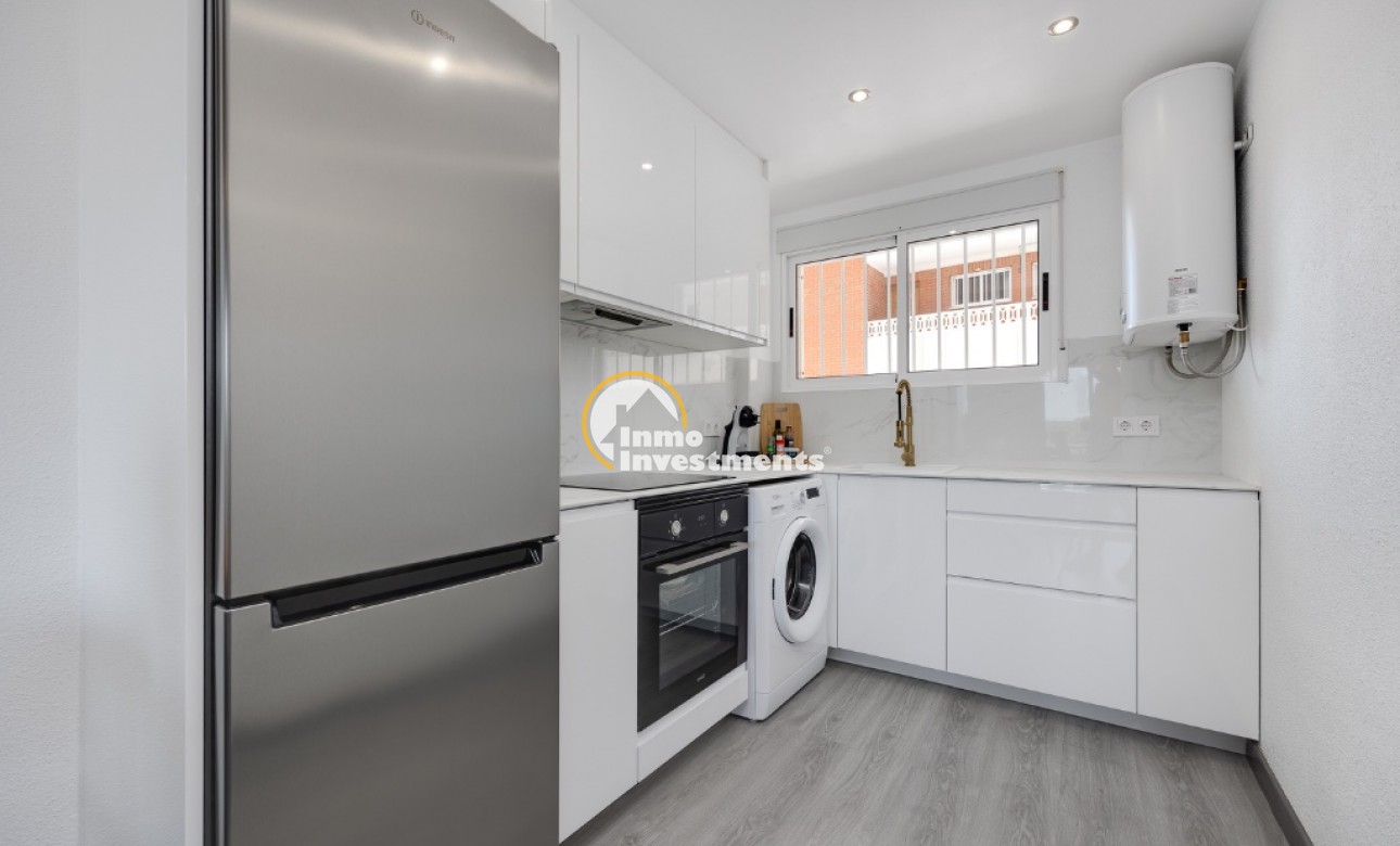 Resale - Apartment - Punta Prima - Beachside