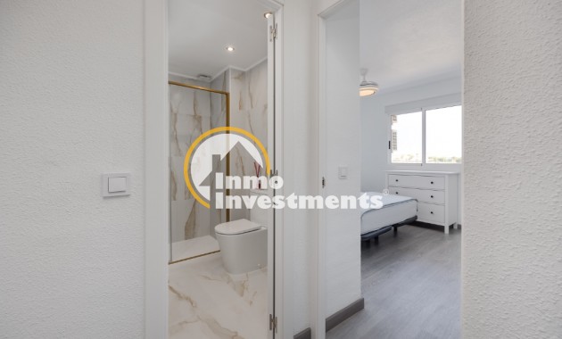 Resale - Apartment - Punta Prima - Beachside