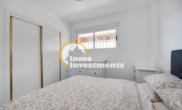 Resale - Apartment - Punta Prima - Beachside