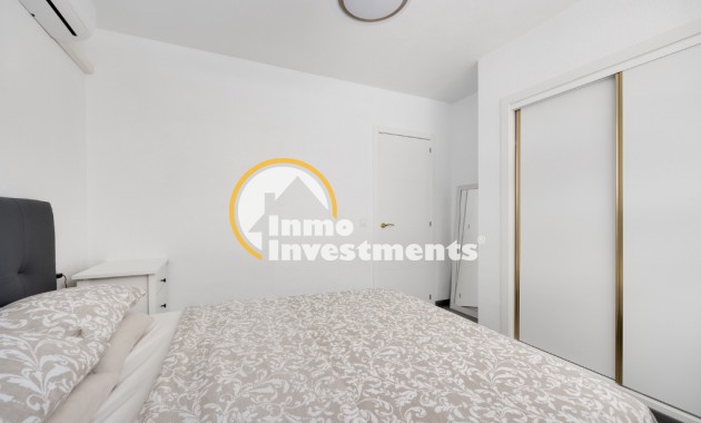 Resale - Apartment - Punta Prima - Beachside