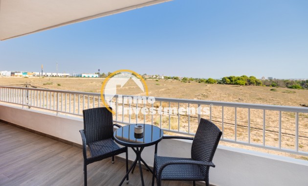 Resale - Apartment - Punta Prima - Beachside