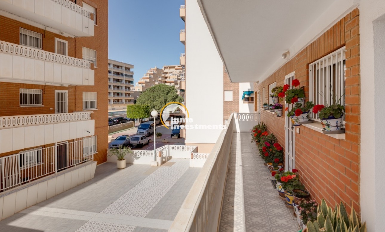 Resale - Apartment - Punta Prima - Beachside