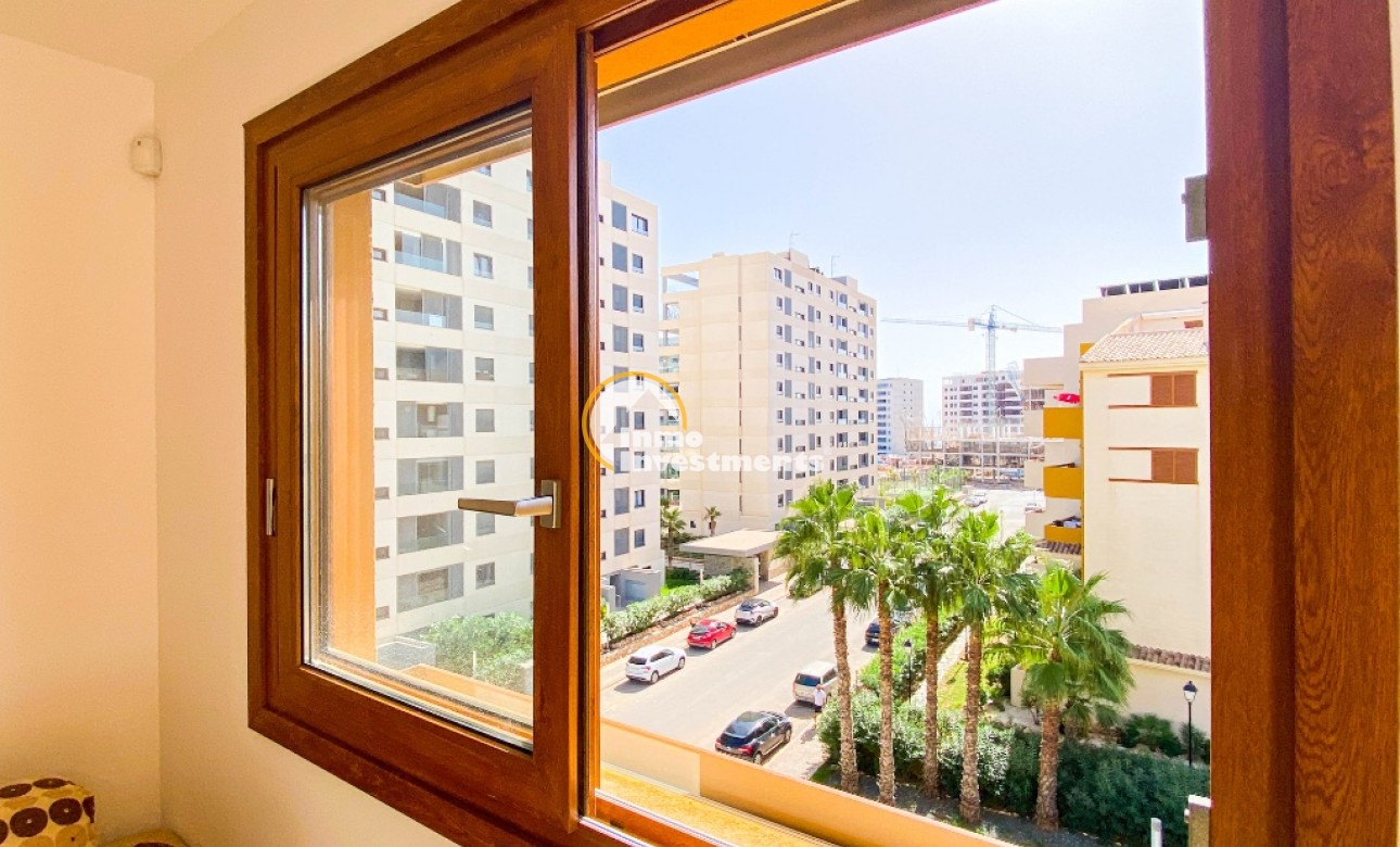 Resale - Apartment - Punta Prima - Beachside