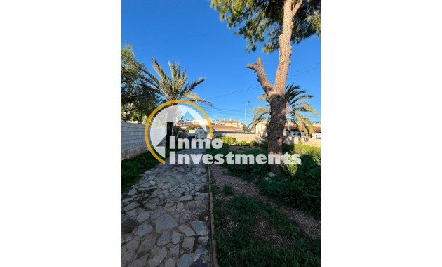 Resale - Villa - Torrevieja - Aguas Nuevas
