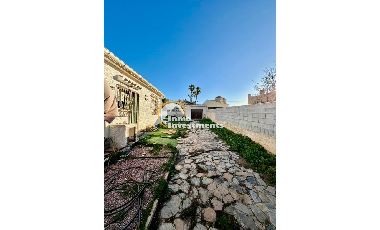 Resale - Villa - Torrevieja - Aguas Nuevas