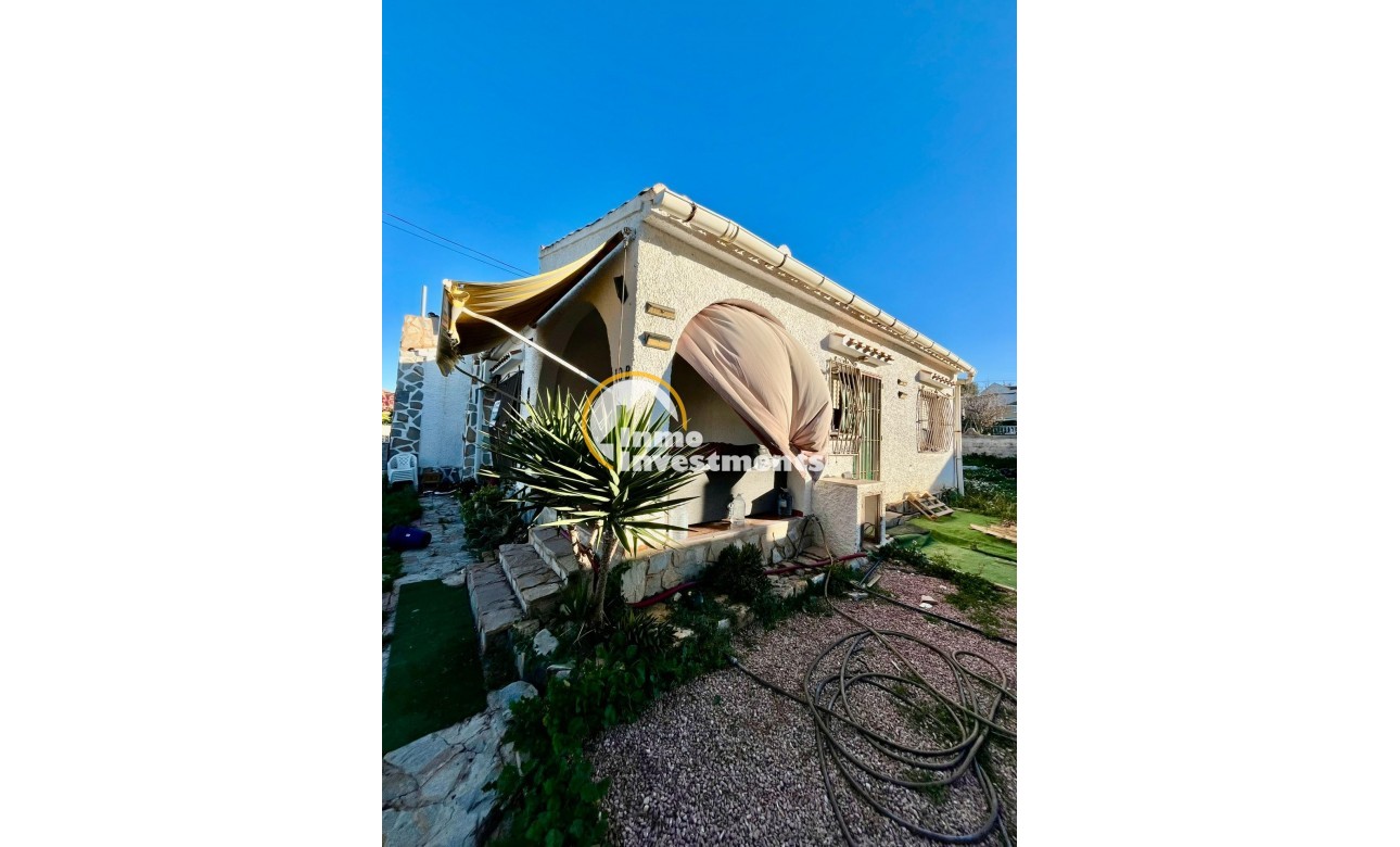 Resale - Villa - Torrevieja - Aguas Nuevas