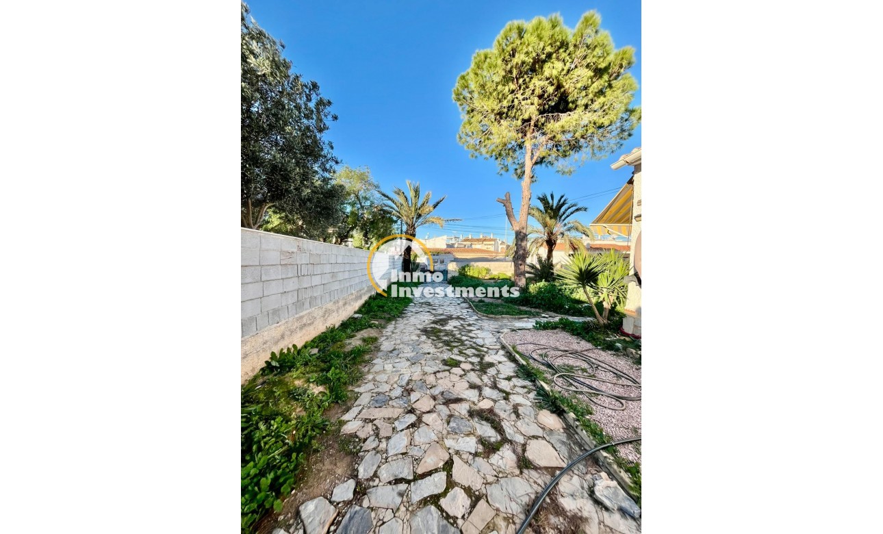 Resale - Villa - Torrevieja - Aguas Nuevas