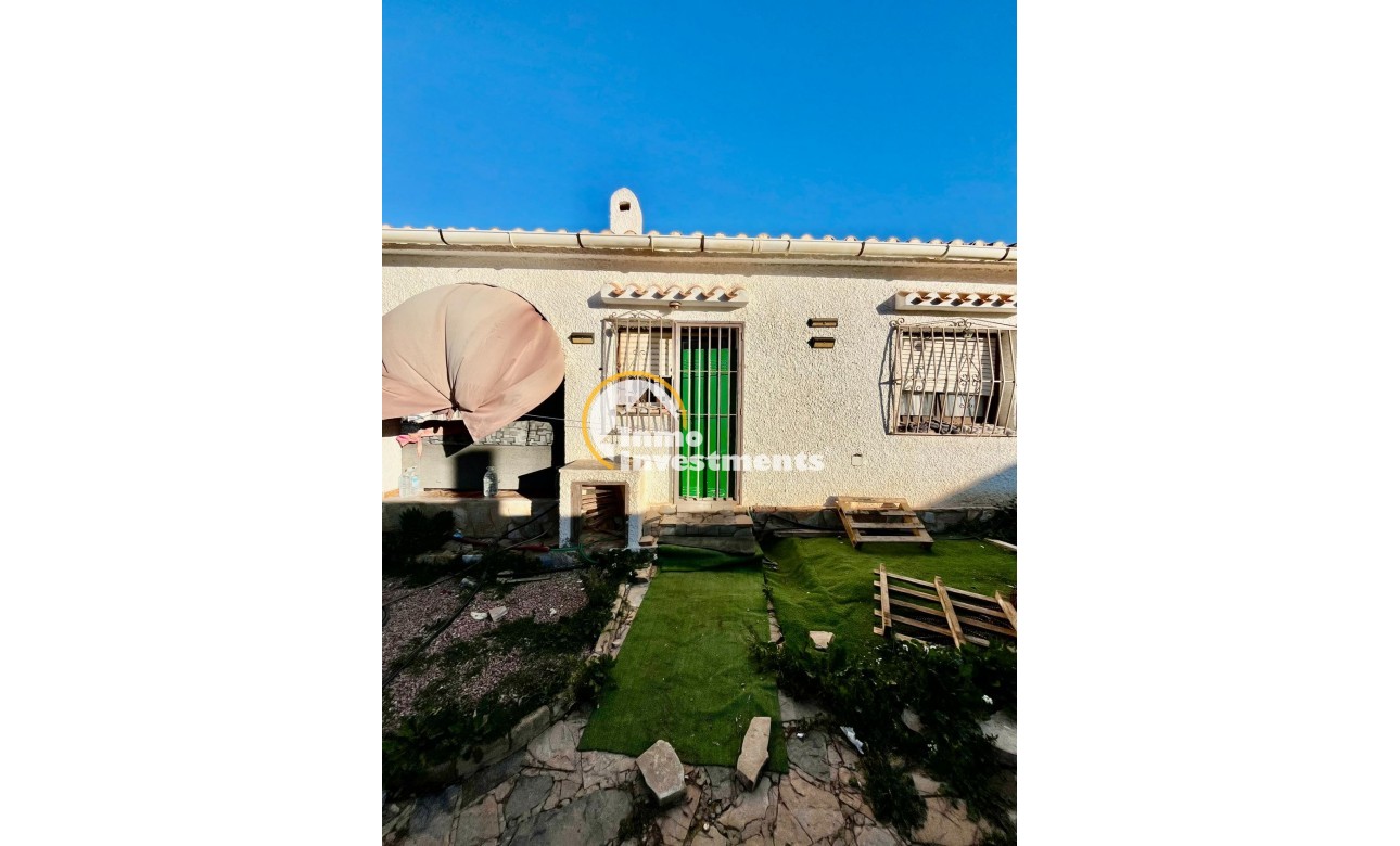 Resale - Villa - Torrevieja - Aguas Nuevas