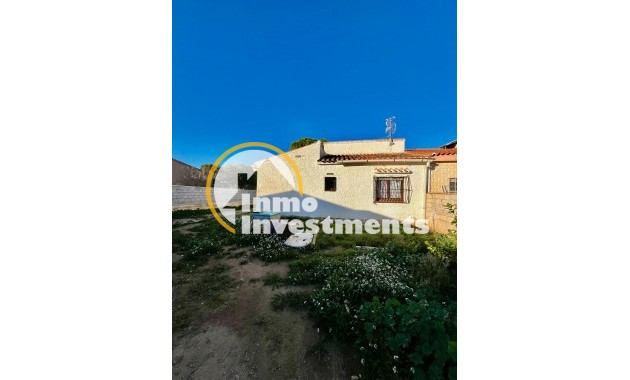 Resale - Villa - Torrevieja - Aguas Nuevas