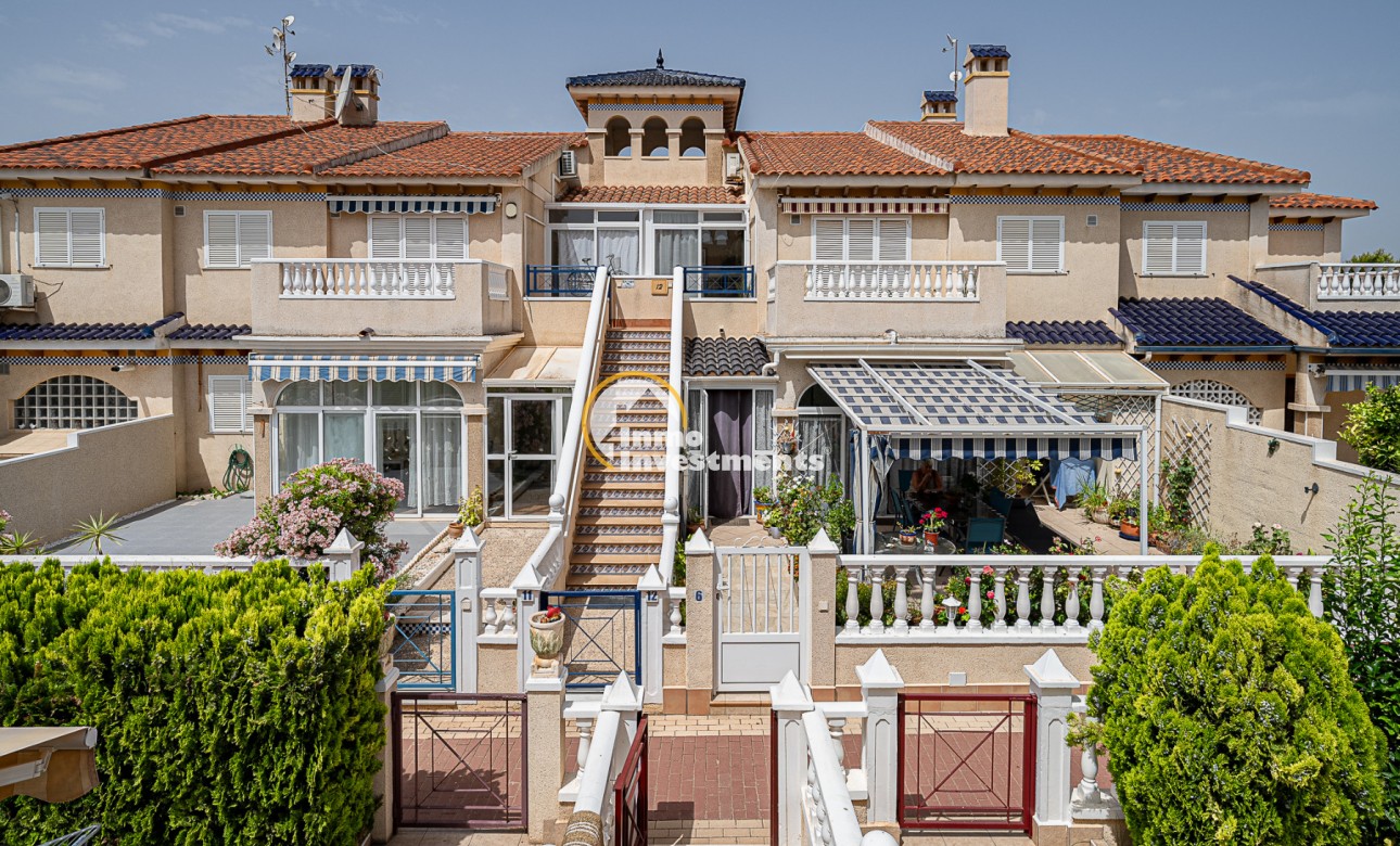 Front view Zeniamar property