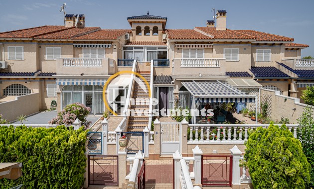 Front view Zeniamar property