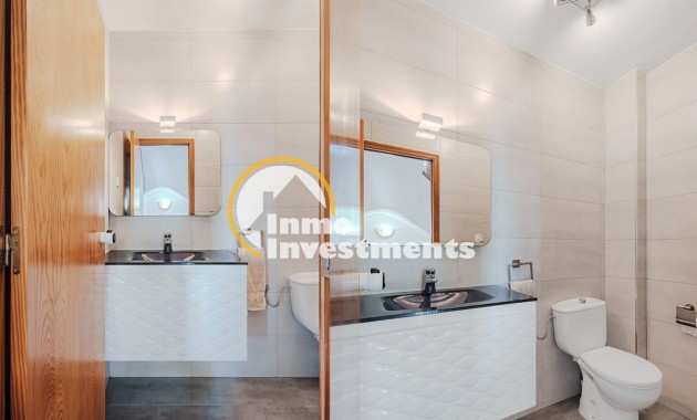 Gebrauchtimmobilien - Reihenhaus - Villamartin