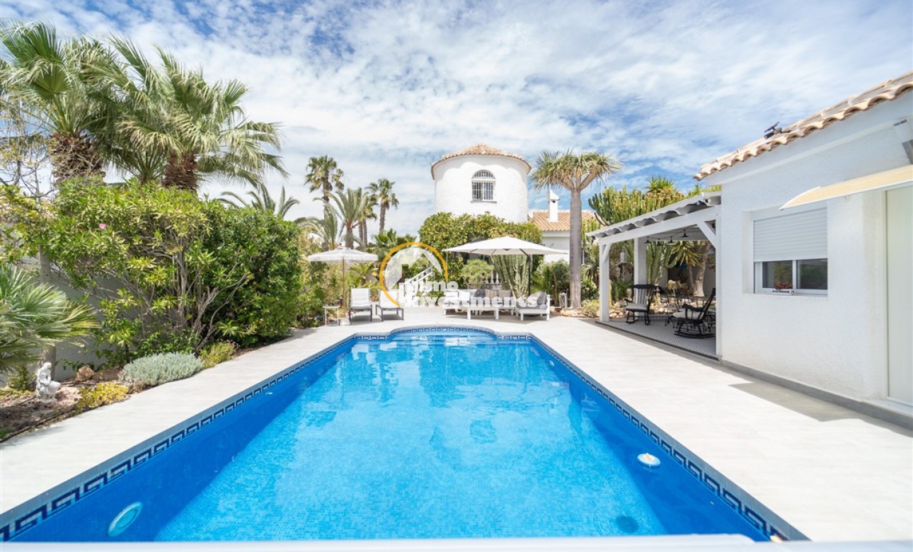 Resale - Villa - Torrevieja - La Siesta