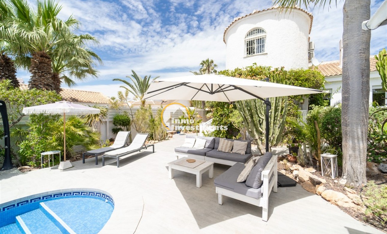 Resale - Villa - Torrevieja - La Siesta