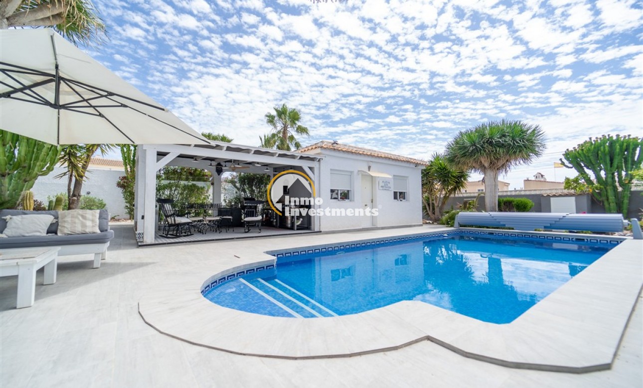 Resale - Villa - Torrevieja - La Siesta