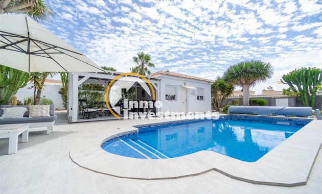 Resale - Villa - Torrevieja - La Siesta