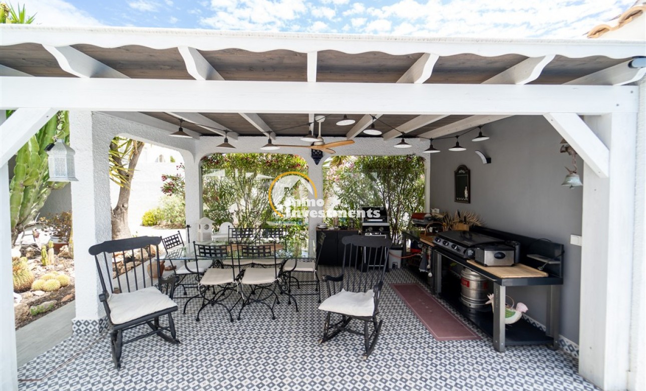 Resale - Villa - Torrevieja - La Siesta