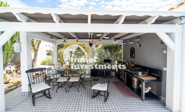 Resale - Villa - Torrevieja - La Siesta