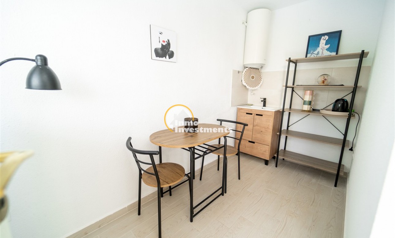 Resale - Villa - Torrevieja - La Siesta