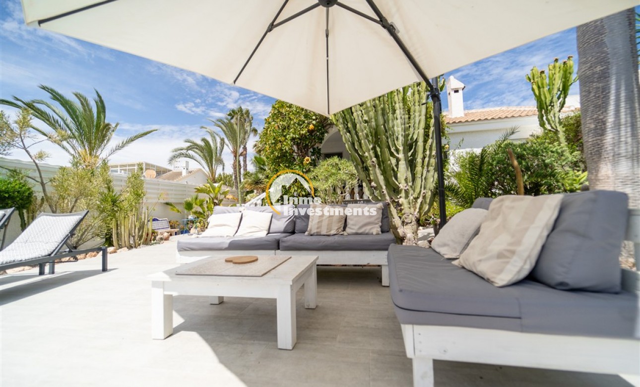 Resale - Villa - Torrevieja - La Siesta