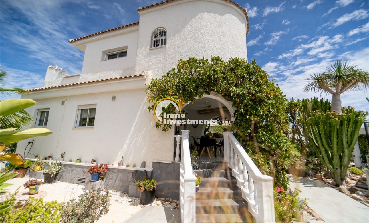 Resale - Villa - Torrevieja - La Siesta