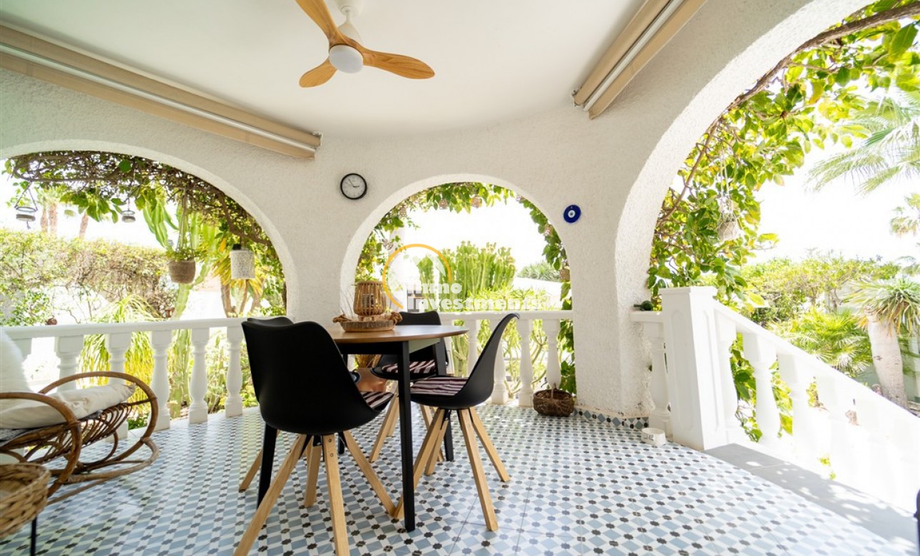 Resale - Villa - Torrevieja - La Siesta