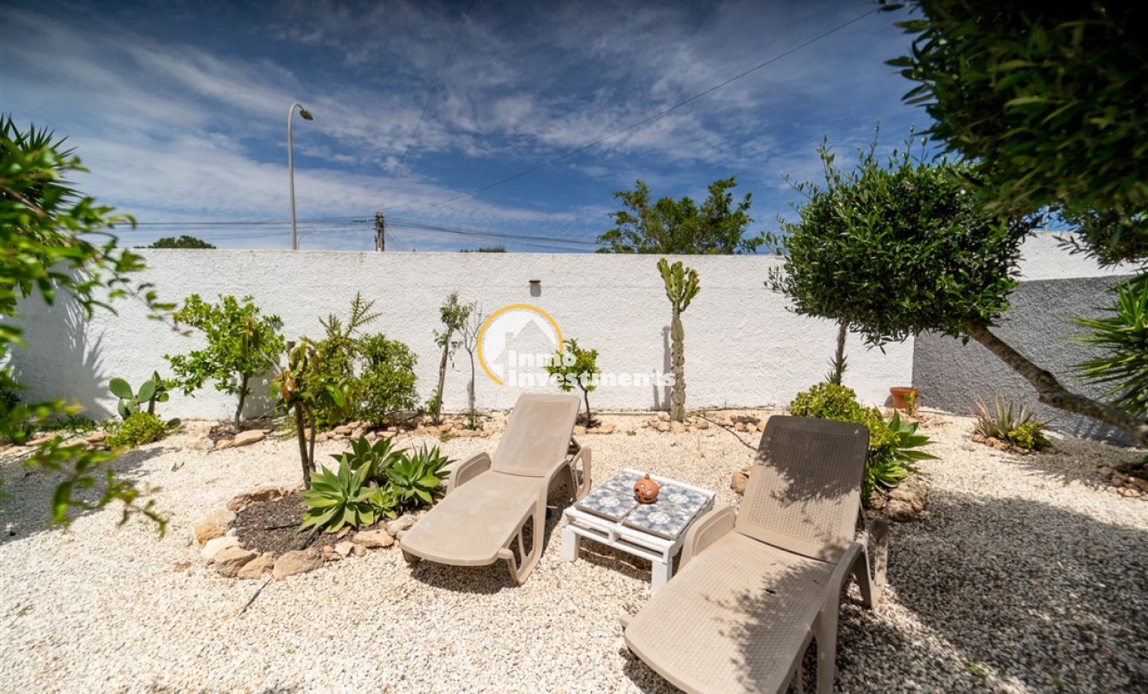 Resale - Villa - Torrevieja - La Siesta