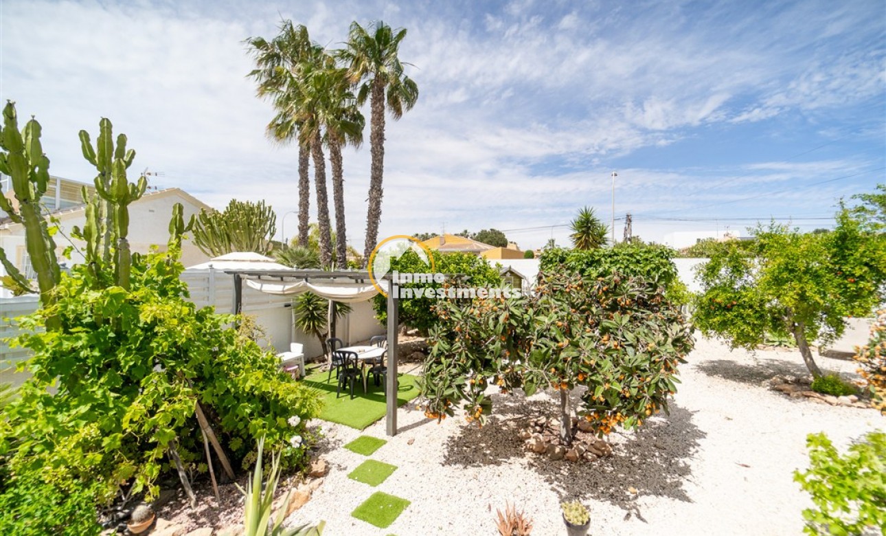Resale - Villa - Torrevieja - La Siesta