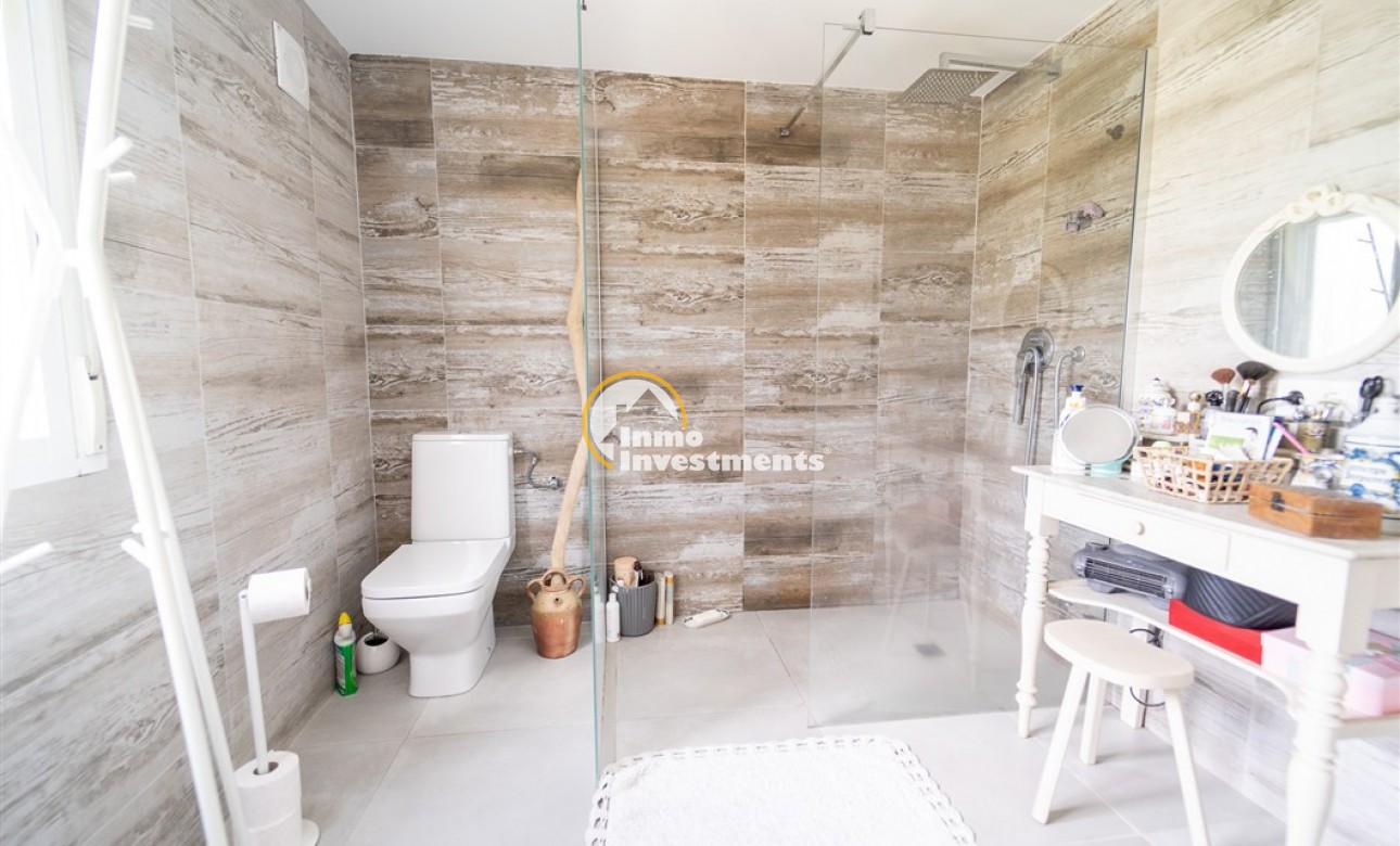 Resale - Villa - Torrevieja - La Siesta