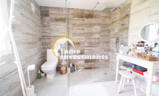 Resale - Villa - Torrevieja - La Siesta