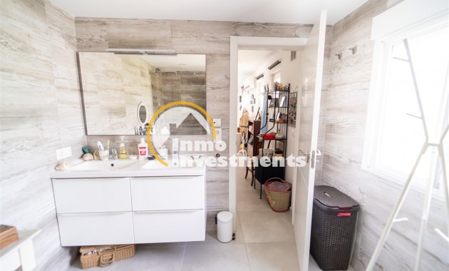 Resale - Villa - Torrevieja - La Siesta