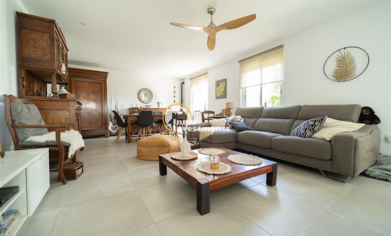 Resale - Villa - Torrevieja - La Siesta