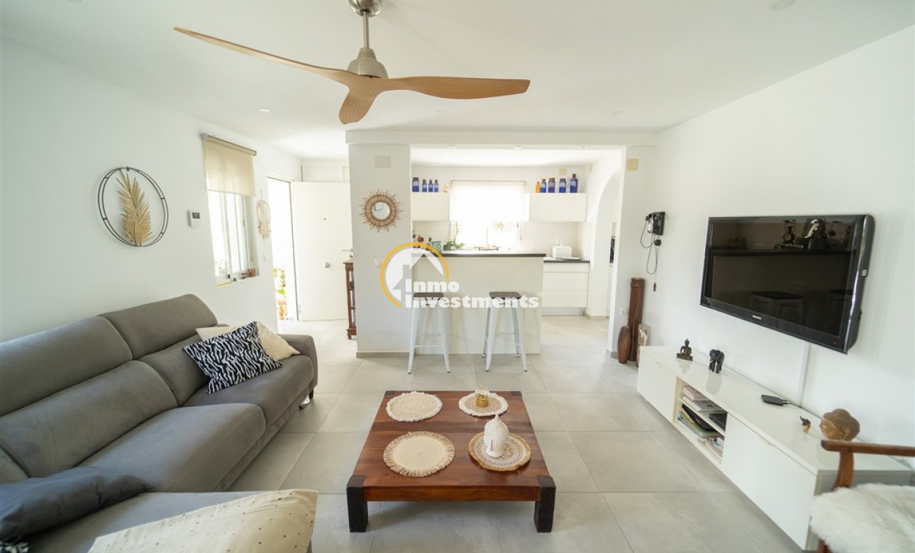 Resale - Villa - Torrevieja - La Siesta