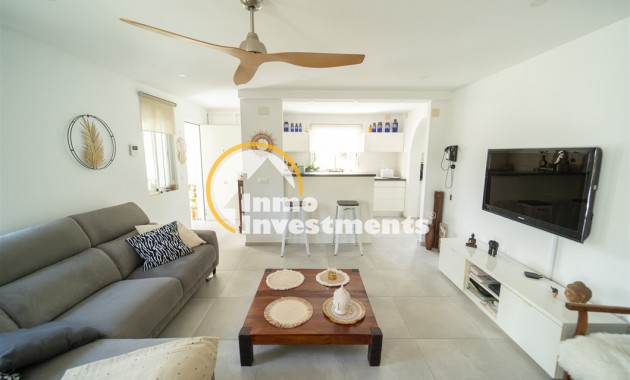 Resale - Villa - Torrevieja - La Siesta