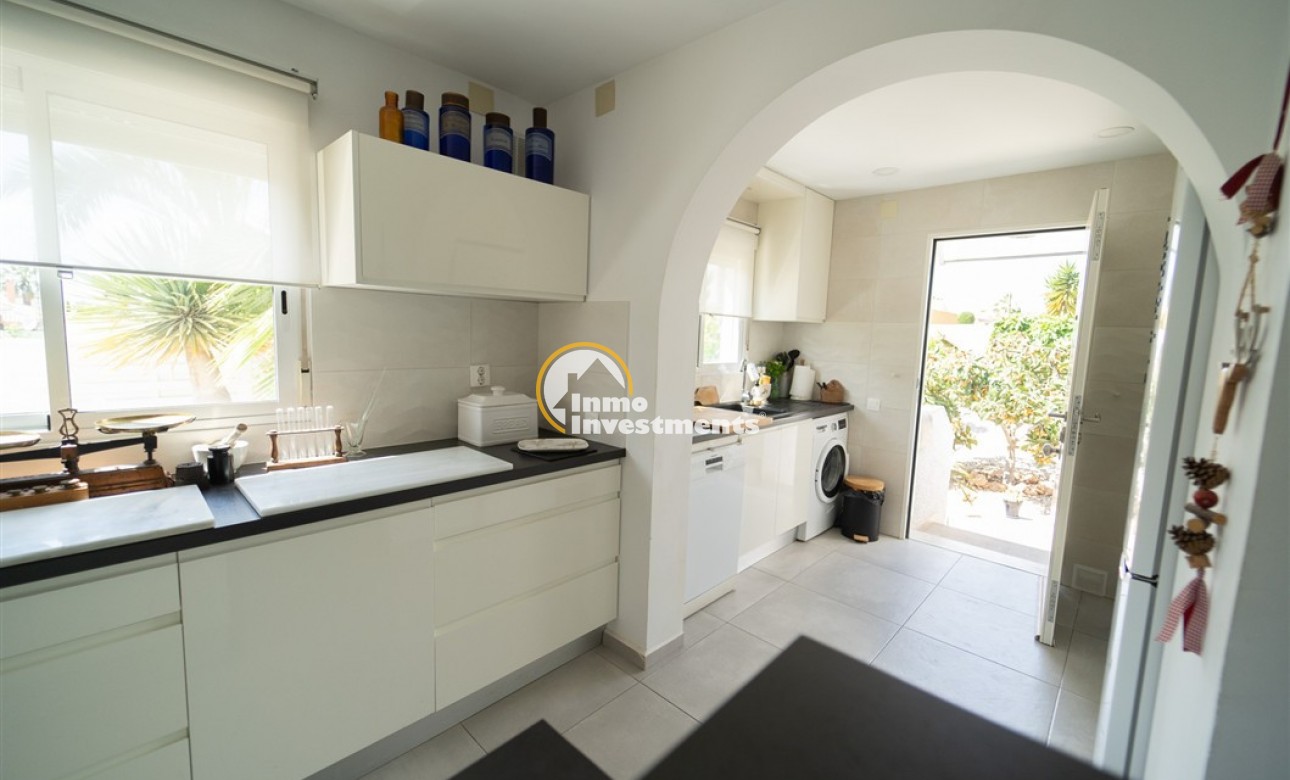 Resale - Villa - Torrevieja - La Siesta