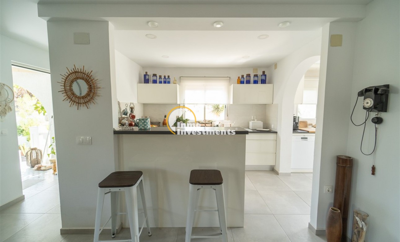 Resale - Villa - Torrevieja - La Siesta