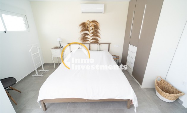 Resale - Villa - Torrevieja - La Siesta