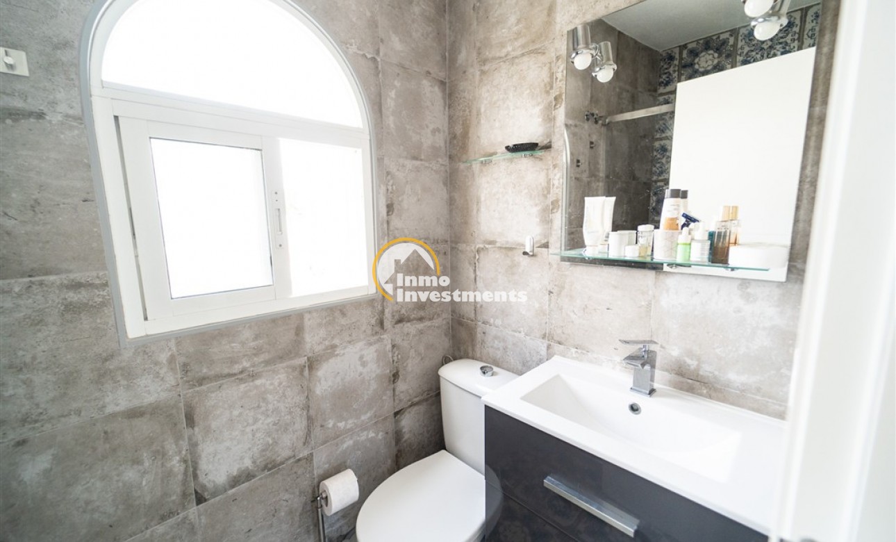 Resale - Villa - Torrevieja - La Siesta