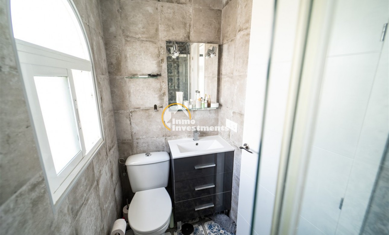 Resale - Villa - Torrevieja - La Siesta