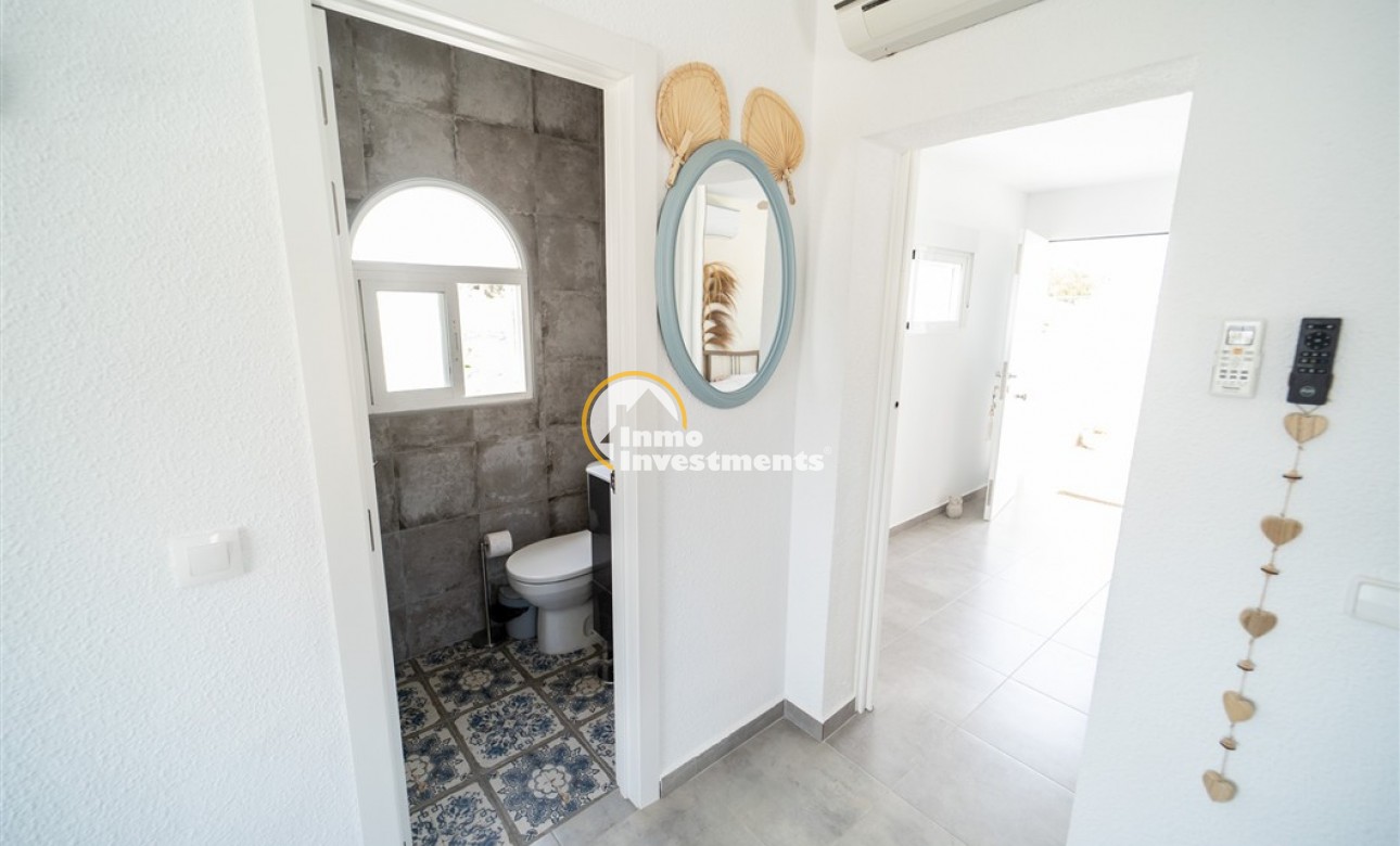 Resale - Villa - Torrevieja - La Siesta