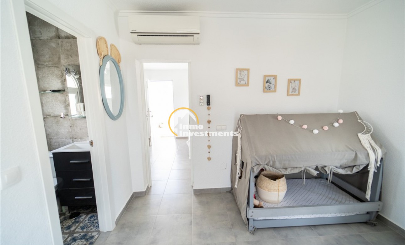 Resale - Villa - Torrevieja - La Siesta