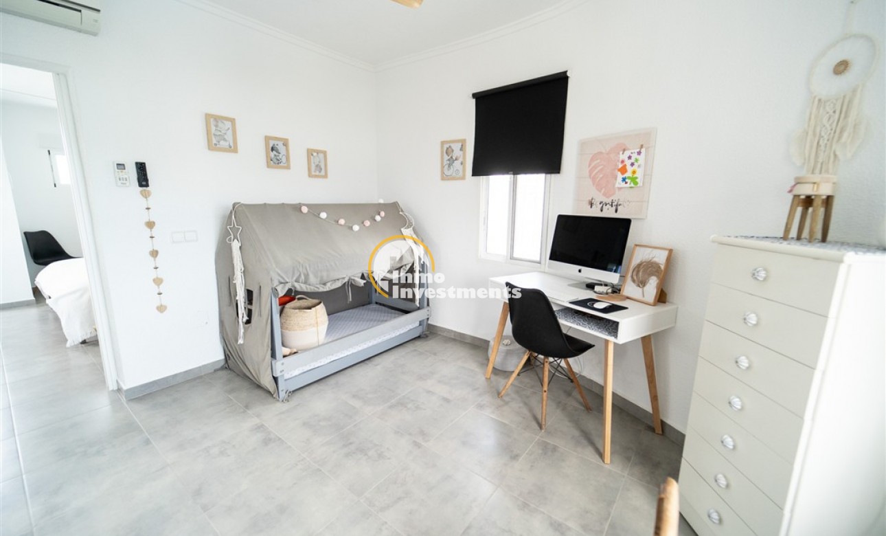 Resale - Villa - Torrevieja - La Siesta