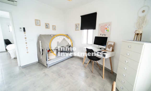 Resale - Villa - Torrevieja - La Siesta